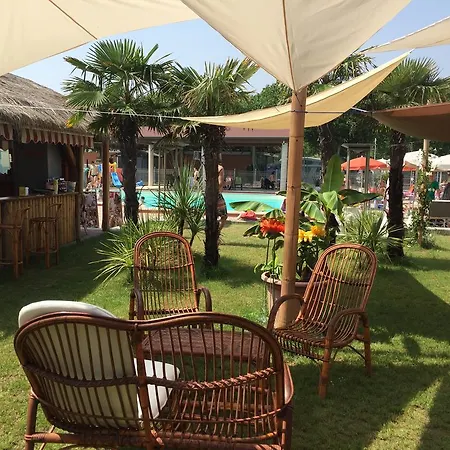 Kompleks wypoczynkowy Happy Camping Village 4*